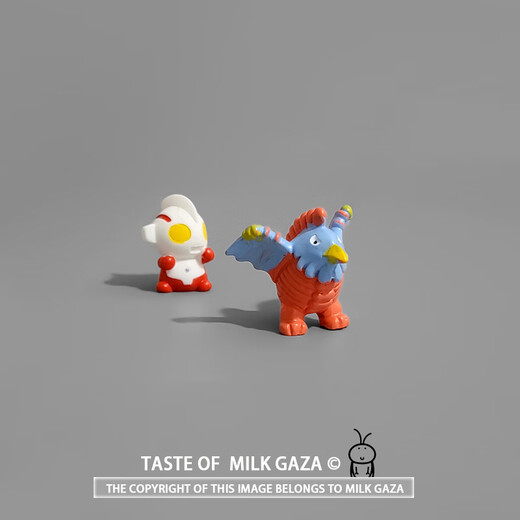 Ultraman kämpft gegen Monster, Mora niedlicher Cartoon -Desktop, Auto, kleine Ornamente, dekorative Puppen, heilendes Geschenk, konkaver Mann C [1 Paket], verspätete Aufkleber senden