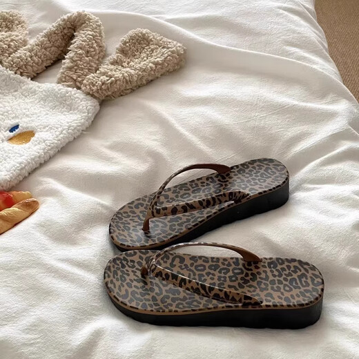 Xinnan beach vacation flip-flops for women ins European and American style leopard print summer net infrared wear flip-flops for bathing sandals flip-flops 38-39 wedge heel 4cm