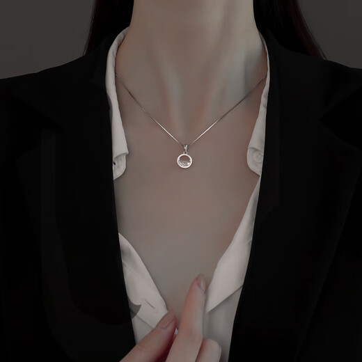 Laomiao 925 Sterling Silber Halskette für Frauen 2025 Neues Nischendesign Leicht Luxus Einfacher Anhänger Colarbone Halskette für Frauen Sterling Silber Simple Halskette