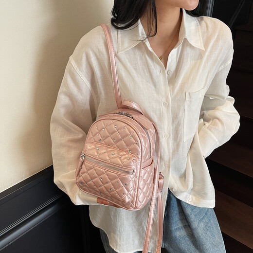 Backpack 2025 Nouveau diamant haut de gamme à la mode à petite capacité Simple Schoolbag Niche polyvalent Commu au backpack Out Pink