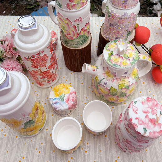 
OUOETY Jingdezhen high temperature underglaze color hand-painted Seto fired ceramic with lid straw Mark accompanying large capacity water cup Watermelon red V829 micro flaw 400mL (not included)-600mL (inclusive)
