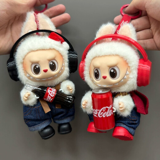 labubu可乐娃衣套装耳机一二三代搪胶公仔特摇拉布布坐背带裤 红耳机+SPORT背带裤+红短靴3件 仅出售娃衣不含娃娃哦