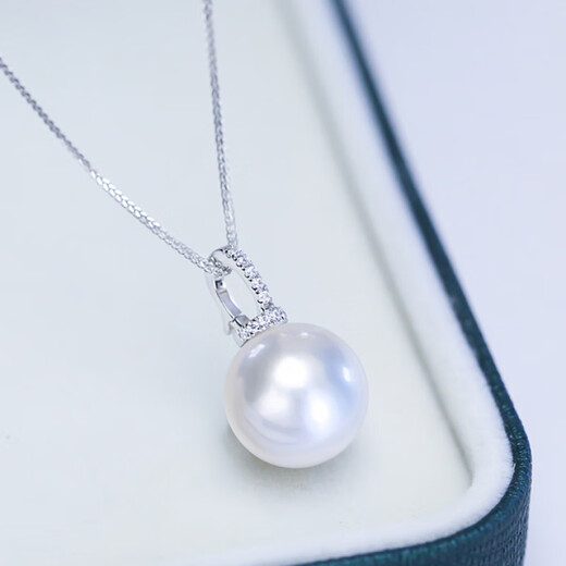 Authentic natural South Sea Australian white pearl pendant. Princess Diana's necklace is perfectly round and flawless with strong light. Princess Diana's Australian white pearl 12MM. Free silver chain with certificate.