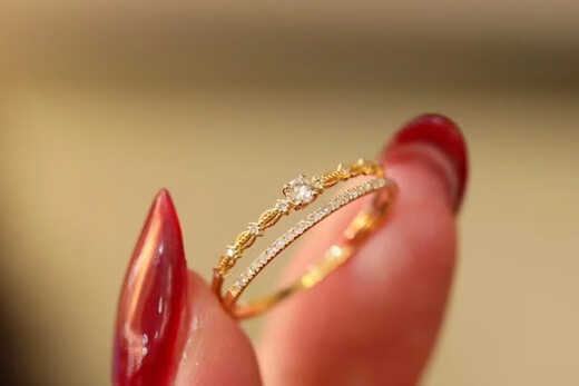 Chili Jewelry Exhibition 18K gold diamond 15 points double row diamond ring with a fairy-like and girlish feeling. No grading below 20 points. No grading below 20 points 15 points.