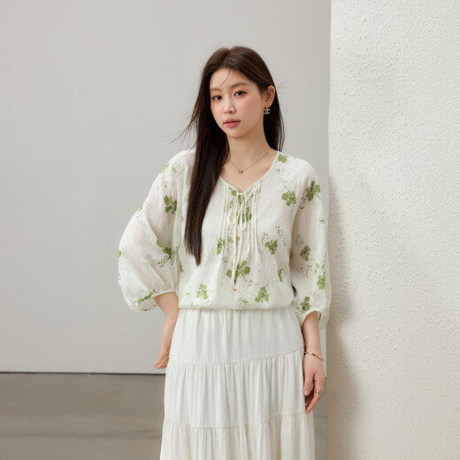 Show de fibra [Papel de flores Moriya] Camisa de cuello en V de encaje floral fresca de gran tamaño MM Summer Summer Nuevo estilo 1424 Color 3xl