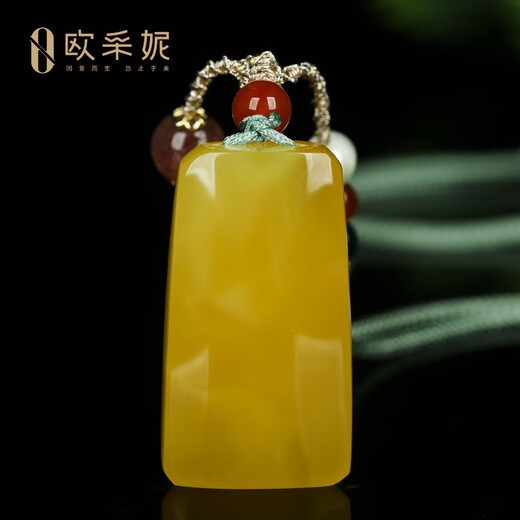 OUCERNY beeswax pendant, safe and sound brand, natural Baltic amber, chicken fat yellow, new honey hanging chain, orphan Russian material, 6-8g, randomly selected, one item, one certificate, one picture, one item number