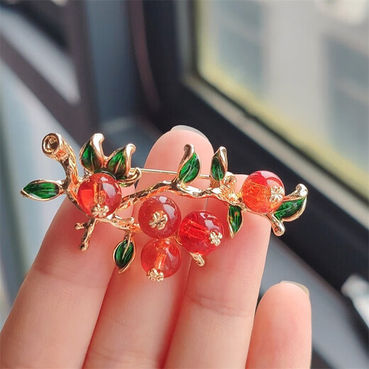 Shishi Ruyi Chinese style brooch high-end fashion anti-exposure fruit and plant corsage collar pin coat pin Shishi Ruyi