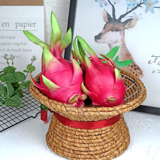 Dragon fruit seeds are easy to grow in the courtyard and balcony, indoor and outdoor potted plants for home planting of four seasons vegetables and fruits. Dragon fruit seeds, five packs, about 300 capsules