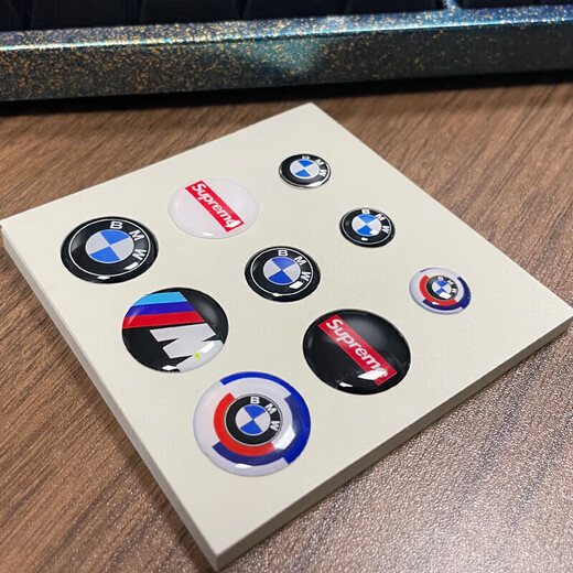 Tatchi geeignet für BMW Key Fernbedienungssteuerfahrzeug Papierauto Logo Geändertes Metallauto -Logo Dekorative Schlüsselloch -Persönlichkeit SN3899 18mm Jubiläum Version 2 Teile