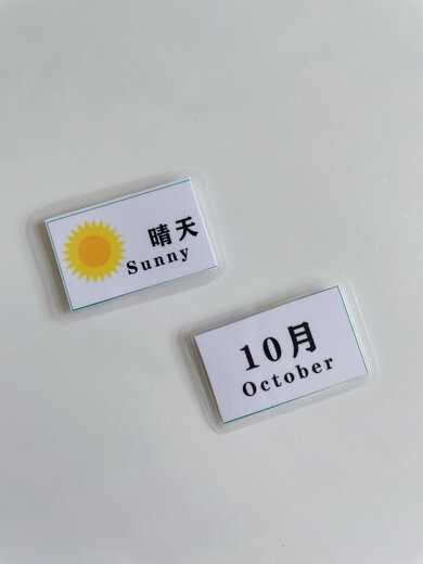 Kinderwetterwoche emotionaler Kognition Ruhiger Buchkalender Chinesische und englische Spielzeugpaste Unterrichtsaufkleber A3 Größe kleiner Kalender Fertiger Plastikabdeckung