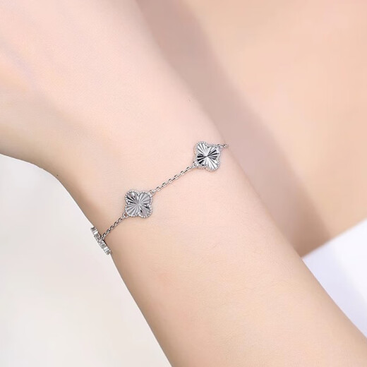 Jamie PT950 platinum bracelet four-leaf clover new style as a Valentine's Day gift - medium size weighs about 14-15 grams and is about 12MM wide