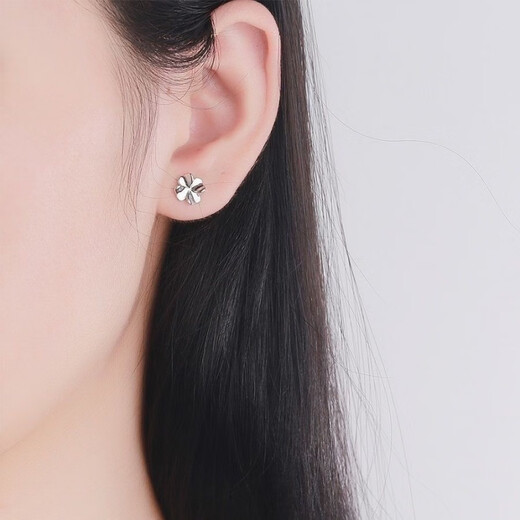 FVIP Old Phoenix 999 pure silver four-leaf clover anti-allergic earrings 2025 new hook earrings for women, precious craftsmanship - silver - four-leaf clover ear 2.3 grams (light posture) new store discount