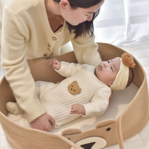 
Sweet Miaomiao baby carry basket portable safe sleeping basket baby carry basket newborn discharge basket foldable mobile sleeping basket khaki bear baby basket [without mat] 0-6 months available 70*40*25 cm/load bearing 25 cm Jin [Jin equals 0.5 kg]