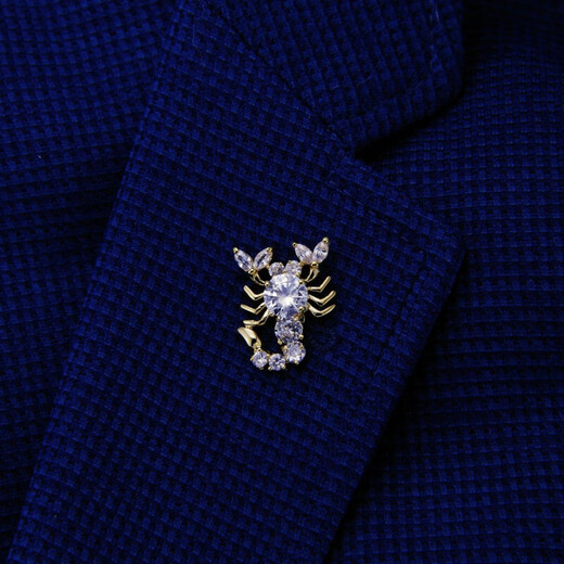 Cijia-Anzug Brosche Herren Brosche Gold-plattiertes Material Femme Fatale künstlicher Zirkon Scorpio Kragen Pinanzug Pin Pin Pin-Plated Scorpion Brosche Manschettenknall-Set