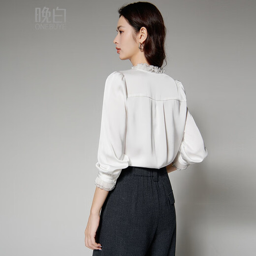 Late White New Product 2025 Autumn Style Elegant Shirt Fashion Lace Collar V-Neck Commuting Shirt Women White L