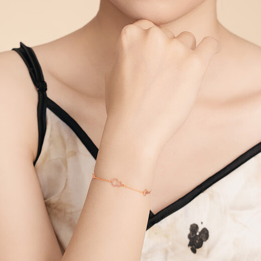 Water shell gold 18K gold gourd bracelet. 18K rose gold gourd bracelet as a holiday birthday gift for girlfriend. 18K rose gold gourd bracelet is about 1.3 grams. The more you pay, the less you pay.