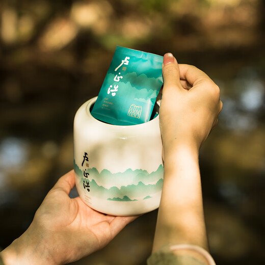 Лу Чженгао зеленый чай Qiantang Longjing Tea Gift Box Специальный уровень 200G Новый чай династия Ming Пожилой весенний чай в середине осени Фестиваль Вест-Лейк подарок