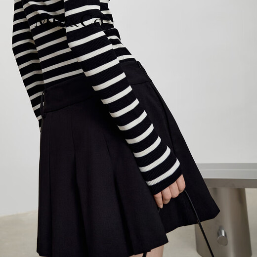 MO&Co. Three-dimensional pleated shorts and culottes, A-line shorts, short skirts, casual pants, high-waisted skirts, Moan