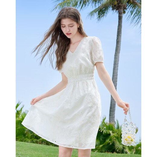 百图betu女装2025夏季新款短袖连衣裙镂空绣花法式收腰裙子女2506T42 杏色 M