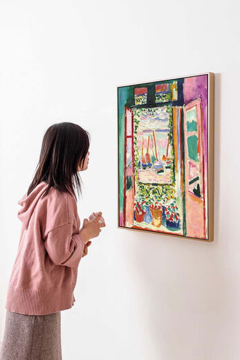 La fenêtre ouverte de Yu Senyi Henri Matisse peinture décorative Art Peinture Brutaliste Box électrique Box Paint Femme par la fenêtre 90 * 12035 mm Cadre doré d'épaisseur