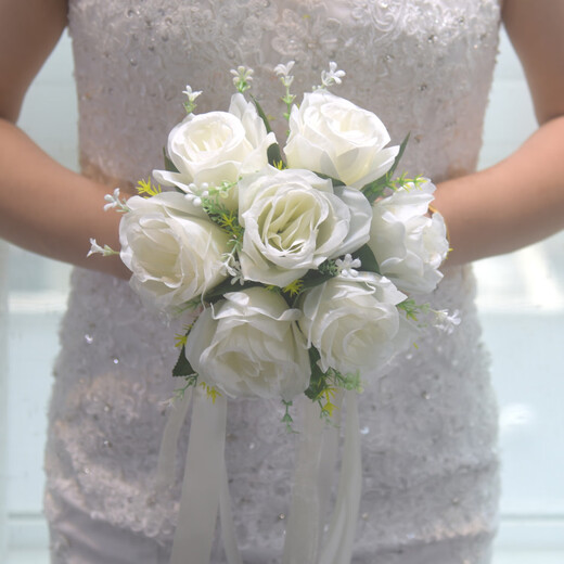 Miao Yijia holds flowers in hand to receive certificate, simulated flowers, photo props, wedding bouquet, proposal, engagement bride, white rose fake flower, white rose hand held bouquet 20*20cm
