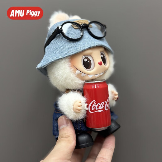 Labubu Cola Doll Vêtements Happy Factor Special Shake Glue Doll Labu Bu One, Two Generation Trendy Clothing Yellow Hat + Sport Salopes + Bottes courtes rouges Set 3 pièces