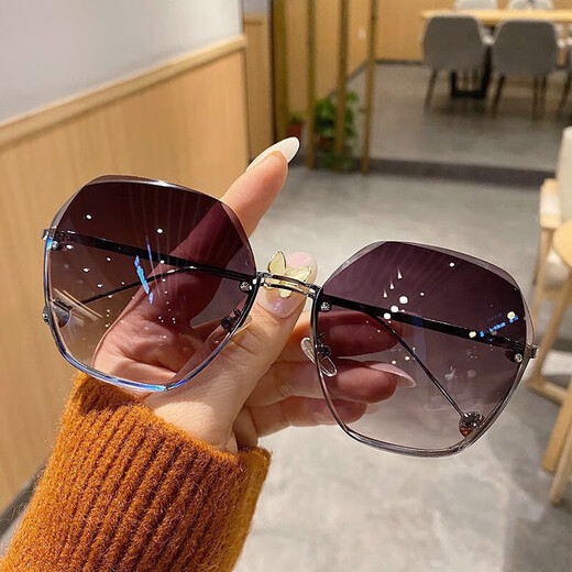 2025 Nouvelles lunettes de soleil pour femmes sans bord coupées pour femmes pour les femmes de la célébrité Internet Protection solaire Lunes de conduite Round Fomes Trendy Femmes 9902 Top bleu et rose inférieur [Boîte en verre + tissu miroir]