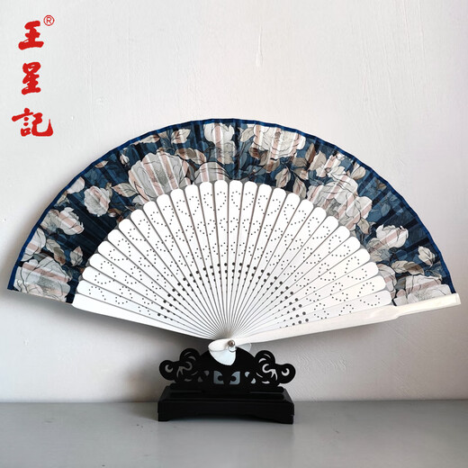 Wang Xingji Ancient Style Painted Silk Folding Fan for Women Hangzhou Gift Flower Series for Foreigners Flower Series C Style (21cm) Daily Fan