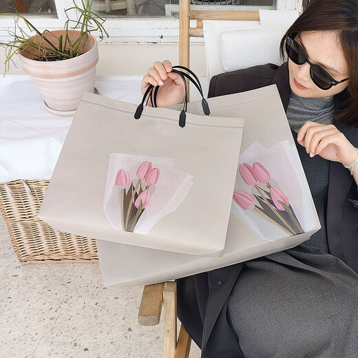 CLCEY Tulip Clothing Store Tote Bag Handheld Clothing Packaging Gifts Gifts Non-woven Custom Shopping Bag Tulips Thickened Can be Buckled Large Length 44 Height 33 Width 12200 Price