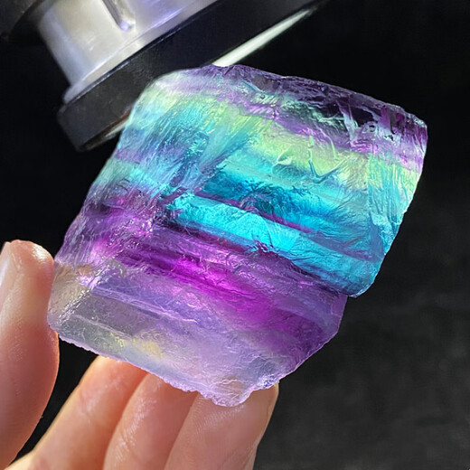 Colorful fluorite raw stone Tianl natural wool crystal specimen raw ore thousand-layer rainbow fish tank landscaping fragrance pendant 679