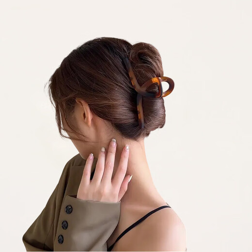 
Dongyi Yanxuan Hairpins for women 2025 high-end style back head hair clip shark clip matte textured hair accessories light luxury hair card