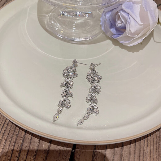 Nianfu S925 silver needle earrings, small earrings, versatile, high-end, long Mid-Autumn Festival gifts for girls, 925 silver needles, long tassels