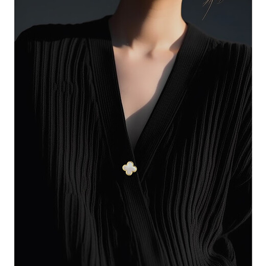 Quamer7do mini broche en forme de mère exquise pour le décolleté des femmes Bouton anti-exposé à collier de collier de collier Pin Cardigan Fixation des accessoires en forme de mère étoile