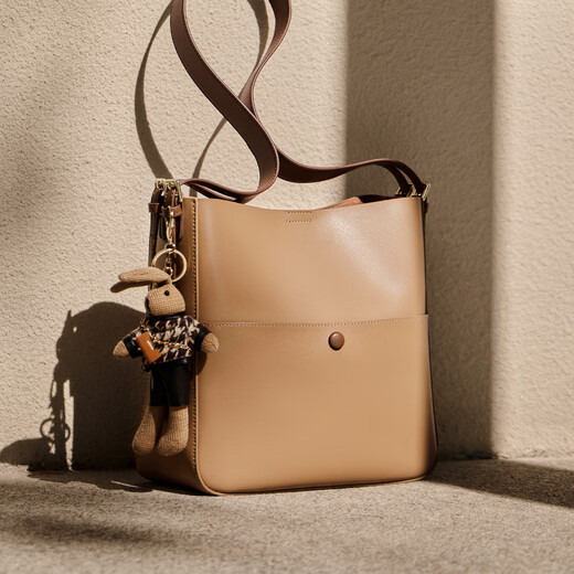 Nalandu Bags Women's 2025 New Crossbody Bag Women's Bucket Bag Large Capacity Women's Shoulder Bag Women's Bag Apricot_ Peter Rabbit Pendant