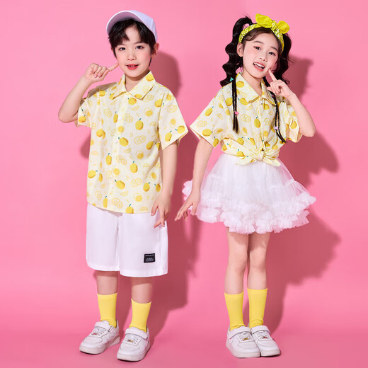 Vêtements de performance pour enfants Group de vêtements de classe de classe primaire Vêtements de danse Hong Kong Shirt Kindergarten Vêtements Graduation Photo Clothing Men's Style = A22 CHIRTE DE COMPE JAUNE + 701 Shorts blancs Taille 130