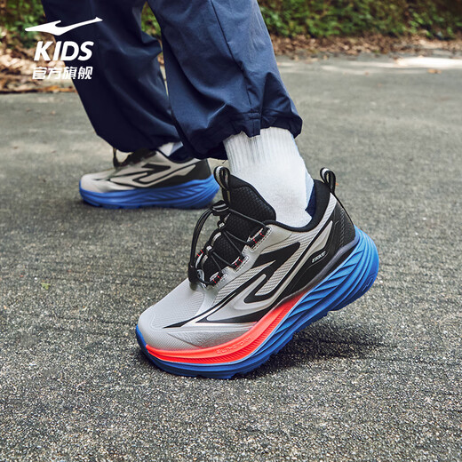 鸿星尔克（ERKE）童鞋男女童抽绳运动鞋儿童缓震跑鞋云雾灰/正黑37