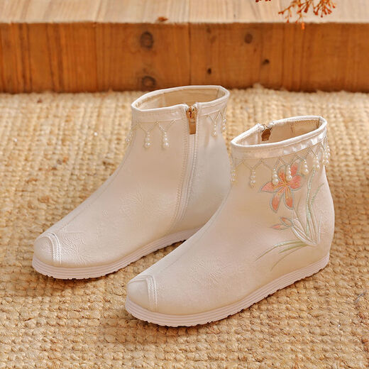Ge Sufan 9859 people collected Hanfu women's soap boots, ancient costume boots, women's inner heightening cos cock-toe shoes, ancient style high-top embroidered boots, short-tube white 868 plus velvet 36