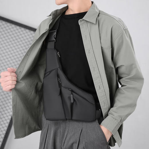 
CM Anti-theft Intimate Triangle Bag Father's Day Birthday Gift Crossbody Bag Men's Shoulder Bag Casual Chest Bag Men's Chest Bag Black