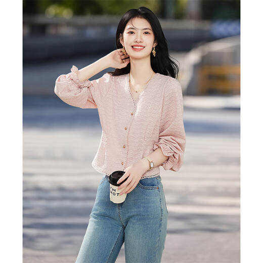 Shangjing shirt women's 26th early spring new women's clothing sweet little fragrance lace stitching small age-reducing V-neck shirt women