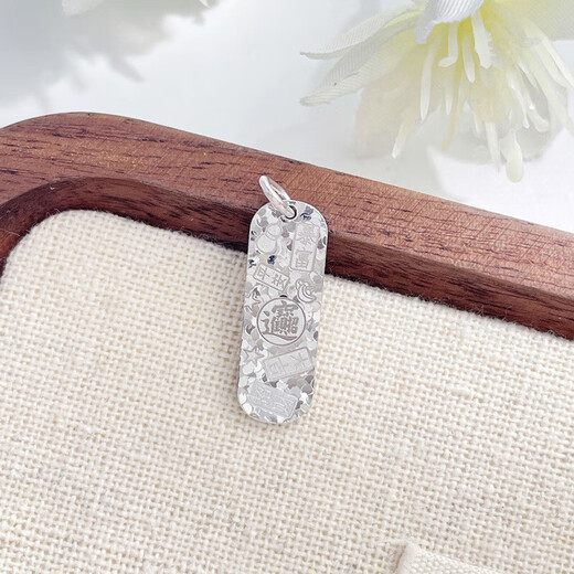 Beijing Gold Trading Center Co., Ltd. Platinum Wealth Breaking Ice Pendant Wealth Breaking Ice Pendant is about 3.09g