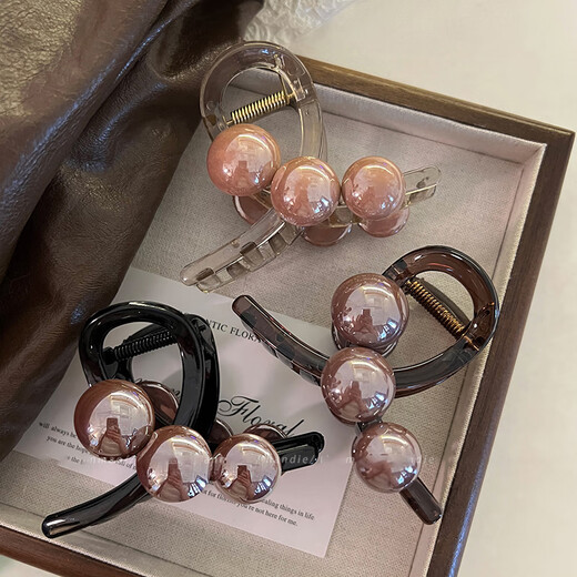 Two Worlds Elegant Temperament Pearl Clip Women's Large Shark Clip Hair Clip Summer 2025 New Style High-end Hair Accessories for the Back of the Head Large Tea Transparent Bottom Clip Dark Coffee Pearl