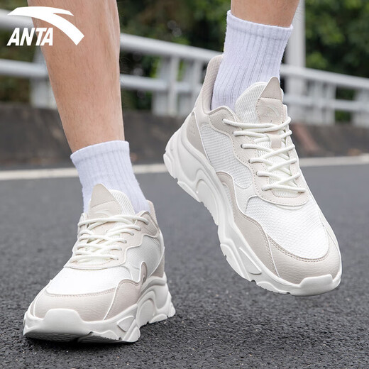 Anta (Anta) Herrenschuhe Sport Casual Schuhe Dad Schuhe Herren Frühlings- und Herbst-Mesh-Sportschuhe wasserdichte Leder-Jogging-Schuhe kleine weiße Schuhe Herrenschlamm und Sandgrau/Elfenbeinweiß [Sommernetz] 42