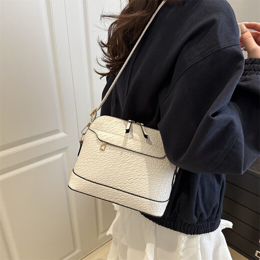 Bag Women 2025 Trendy Solid Color Retro einfache große Kapazität Neue Frühlings- und Sommer -Mode -Muster Single 6268 Weiß