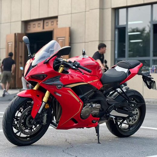 Second-Hand New Qianjiang QJ Rennen 600 Vierzylinder wassergekühltes schweres Motorrad mit großer Straßen-Sportwagen-Party Rennen Frühlingsbrise 675SR Motorrad rot