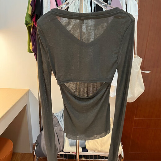 Ran Yilan's same style summer hollow sunscreen long-sleeved T-shirt for women early autumn new V-neck slim leaky back thin bottoming shirt top 7371 Gray S