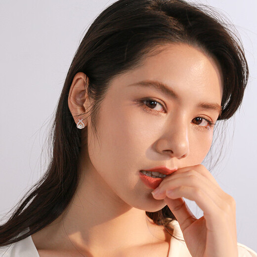 Qlady ear piercing freshwater pearl earrings for women 2025 temperament high-end silver needle pearl earrings light luxury earrings gift