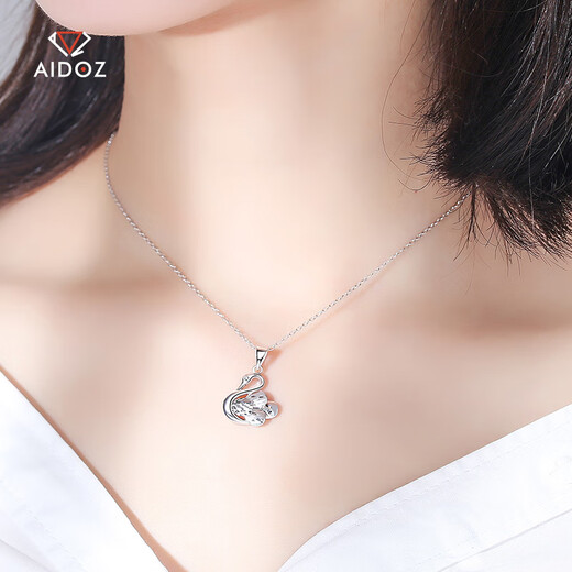 Aido Diamond pt950 platinum swan pendant for women platinum light luxury versatile fashion pendant for wife weighing 2.0-2.2 grams + delivery silver chain + certificate + gift box