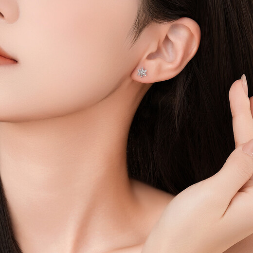 Chao Acer Frosty Snowflake Platinum Earrings Women's PT950 Earrings for Girlfriend's Birthday Gift Priced at RMB 170 0.85g One Pair Contains Silicone Ear Plugs