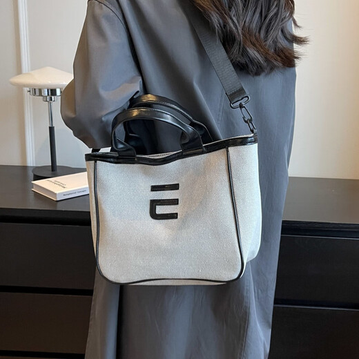 跨境韩式帆布包小众设计学生斜挎书法包上班便当包时尚字母妈咪包 米白色 均码