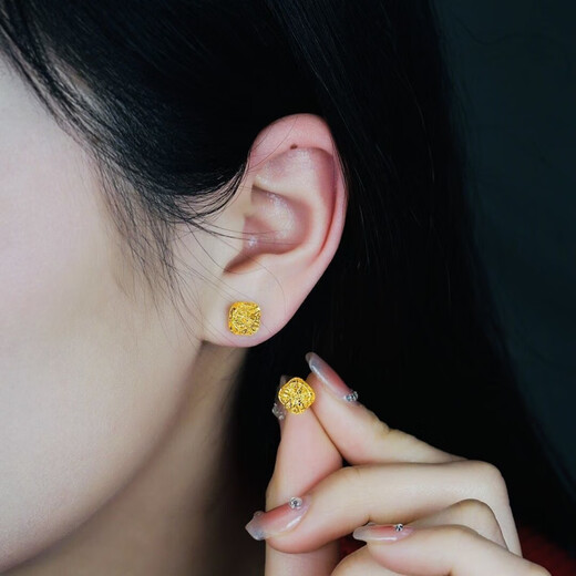 UHFQ Old Phoenix 999 gold pure gold sugar cube earrings 5G hard gold simple and elegant filigree earrings for your girlfriend 0.11g sugar cube earrings/pair + exquisite gift box